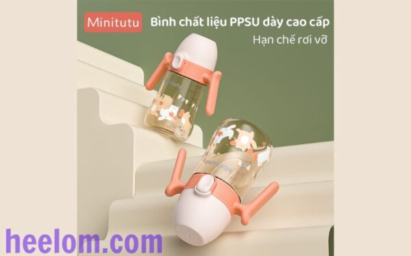 Bình sữa Minitutu được trang bị tay cầm tiện lợi, giúp bé dễ dàng nắm và cầm bình một cách thoải mái